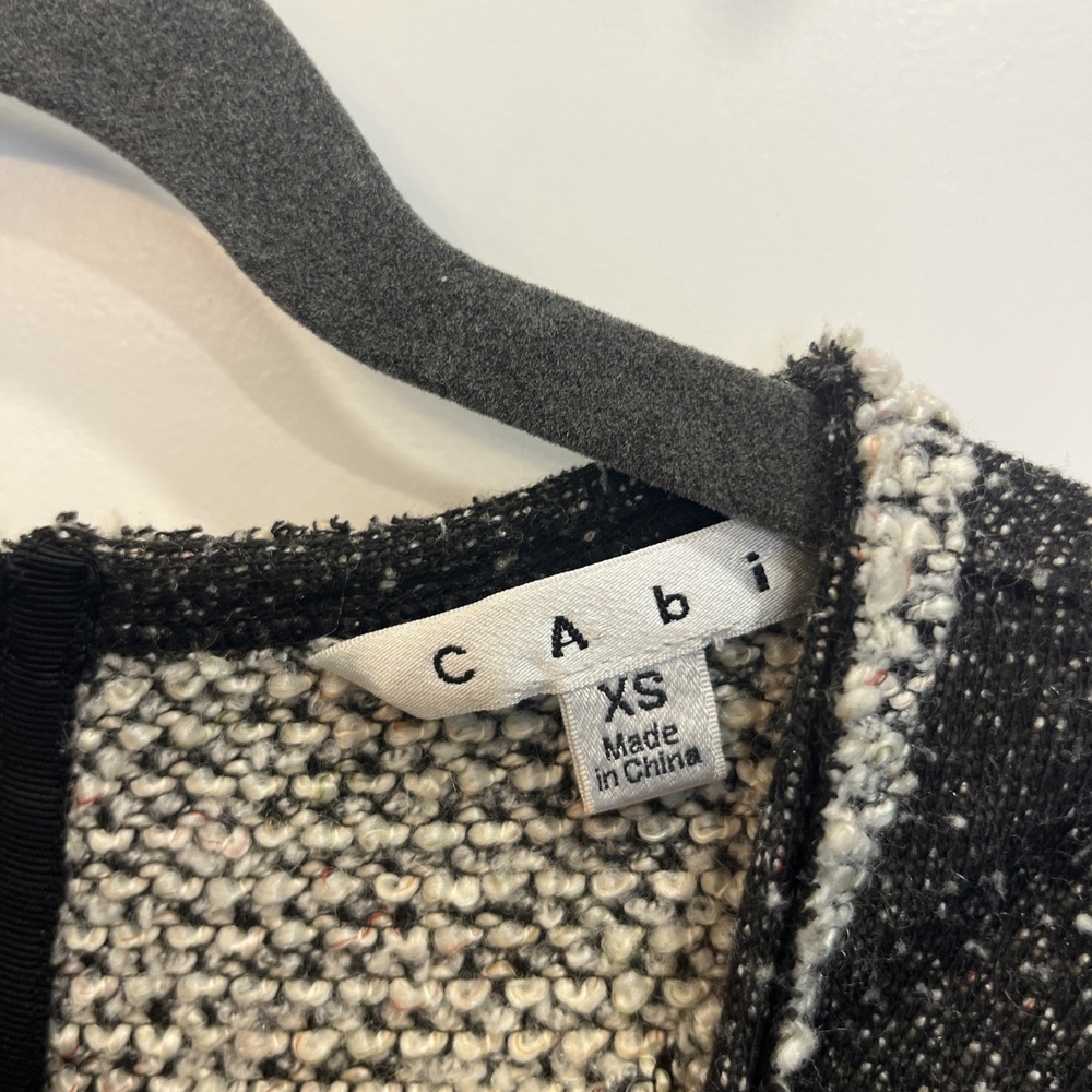 CAbi Women's Short Sleeve Knit Sweater Top Size XS Coco Shell Black White Cream - Picture 3 of 9